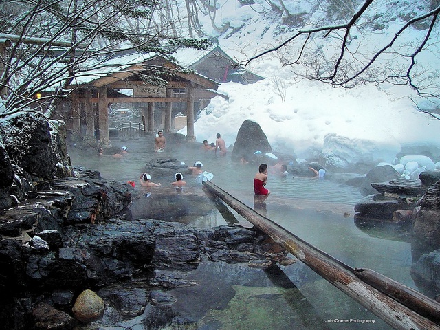Top 5 điểm du lịch Tết “rất đáng để kéo vali và đi” - 5 Tắm Onsen ở Hokkaido mùa đông vô cùng thú vị