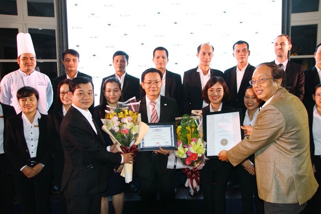 Nơi vợ chồng Nhật Hoàng từng ở tại Huế lọt Top 20 khách sạn hàng đầu châu Á - 4 Các bằng khen khác được trao tặng ở cùng buổi lễ