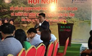 Nhà bê tông, mái tôn phá vỡ cảnh quan Hồ Ba Bể