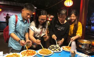 Giới trẻ Hội An háo hức trải nghiệm ẩm thực Hàn Quốc