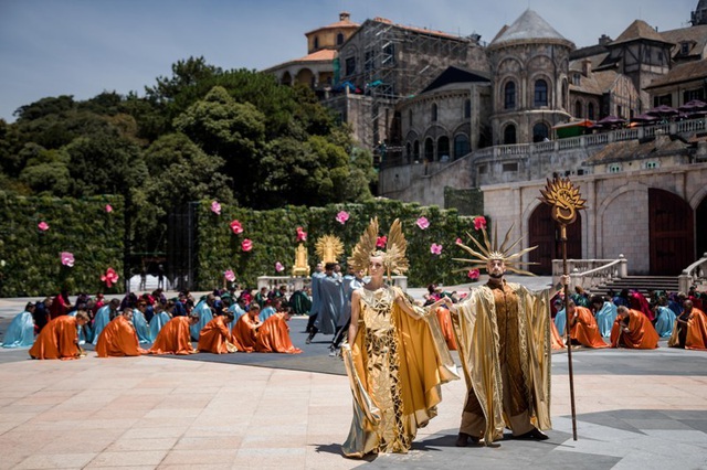 “Vũ hội Ánh Dương” Sun World Ba Na Hills- “khủng” từ tên tuổi ekip sáng tạo - 2 “Vũ hội Ánh Dương” Sun World Ba Na Hills- “khủng” từ tên tuổi ekip sáng tạo - 2