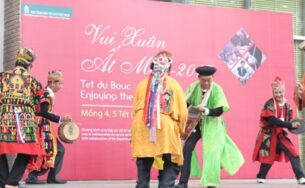 Đám cưới người Dao “thu hút” dân thủ đô tham dự