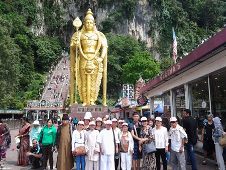 Khám phá những vùng đất phật giáo cùng Hành hương từ thiện Hoa sen - 3 Động BaTu (