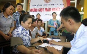 Hàng trăm sinh viên, lao động ngành du lịch hiến máu nhân đạo