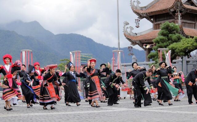 Đắm say với sắc màu Tây Bắc và chất thiền của “Vũ điệu trên mây”