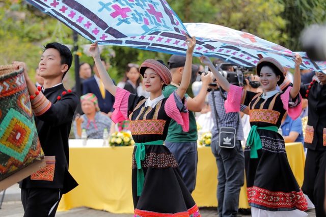 Đắm say với sắc màu Tây Bắc và chất thiền của “Vũ điệu trên mây” - 2