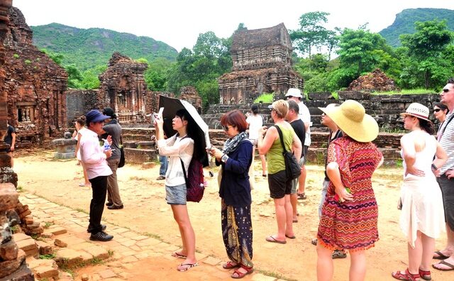 Du khách đến Quảng Nam dịp lễ tăng cao