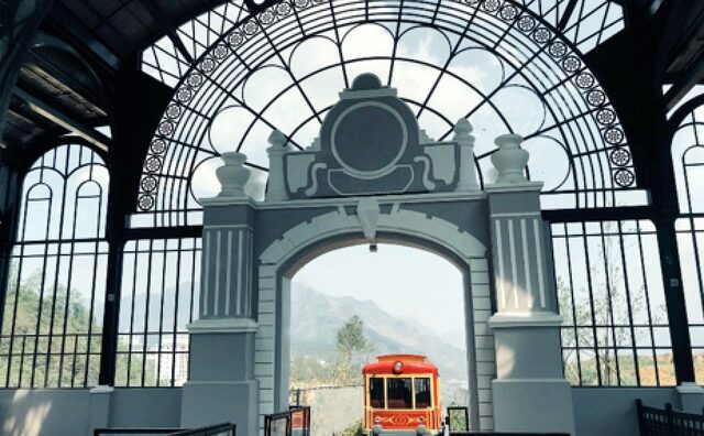 Tây Bắc đẹp dịu dàng qua ô cửa cabin tàu hỏa leo núi Mường Hoa