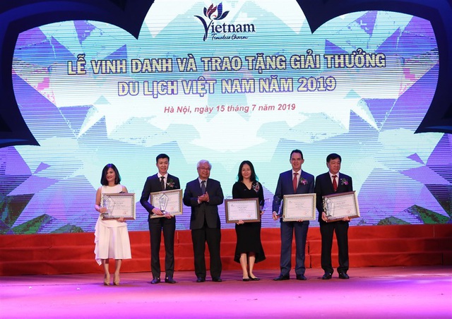 “Cơn mưa giải thưởng du lịch Việt Nam 2019” dành cho Tập đoàn Sun Group - 1