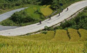 Đua xe đạp vượt núi, ngắm những cung đường đẹp như tranh