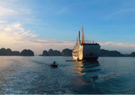 Chào hè với trải nghiệm sang chảnh trên du thuyền Hạ Long