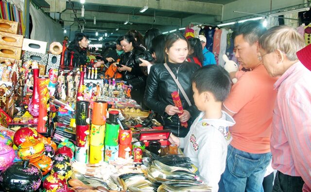 Chợ đêm Hạ Long