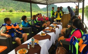 Trải nghiệm du thuyền giữa lòng di sản Phong Nha, tham quan các làng nghề
