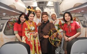 Hành khách hào hứng đón trung thu trên cao cùng Vietjet