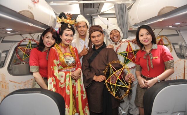 Hành khách hào hứng đón trung thu trên cao cùng Vietjet