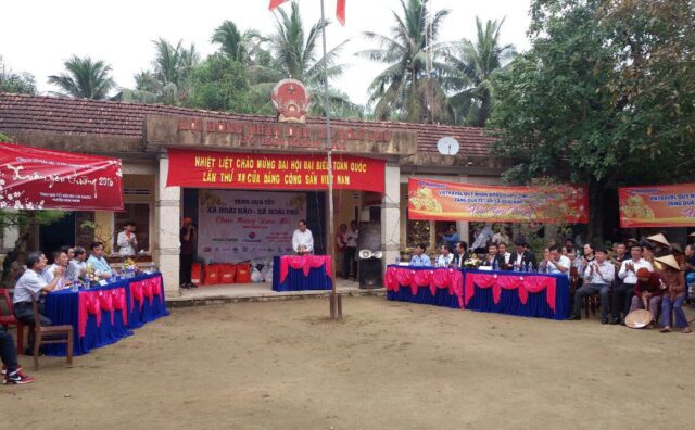 Vietravel trao tặng 300 phần quà hỗ trợ hộ nghèo huyện Hoài Nhơn vui đón Tết