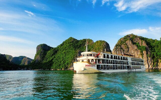 Indochine – Du thuyền ở vịnh thiên đường