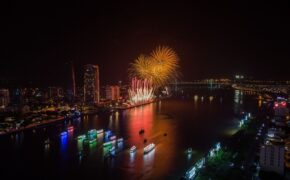 Pháo hoa Đà Nẵng 2018: Huyền thoại những cây cầu