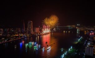Pháo hoa Đà Nẵng 2018: Huyền thoại những cây cầu