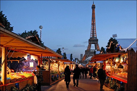 Paris thắp sáng đại lộ Champs Élysées chào Noel