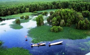 Đưa ô tô điện và thuyền năng lượng mặt trời phục vụ du khách