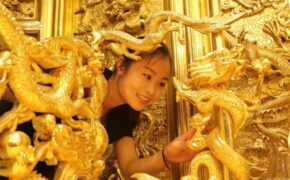 Cận cảnh ngai vàng được dát từ 20.000 tấm vàng miếng