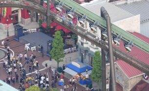 Tàu lượn gặp sự cố, hàng chục du khách bị treo ngược trên không trung suốt 2 tiếng