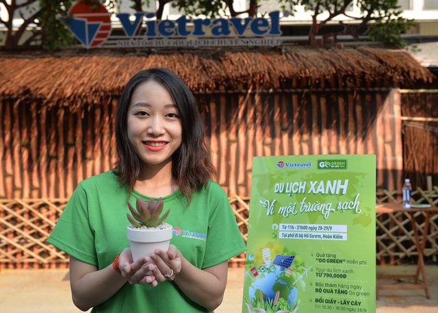 Go Green - Làn sóng “Du lịch xanh” đổ bộ phố đi bộ Hồ Gươm - 1