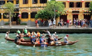 Thú vị màn đua ghe tranh tài Hội An – Nhật Bản và du khách