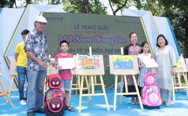 Gần trăm em nhỏ hào hứng trổ tài vẽ tranh về chủ đề “Việt Nam trong em”