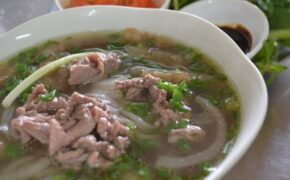 Phở Tứ Hải và giọt nước mắt ngày trở về của thực khách