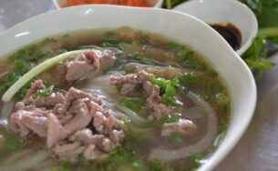 Phở Tứ Hải và giọt nước mắt ngày trở về của thực khách