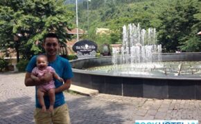 Bé 7 tháng theo bố mẹ đi du lịch “bát ngát”