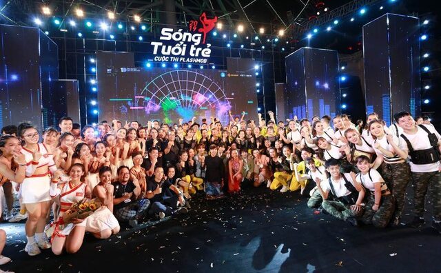 Chung kết Flashmob “Sóng tuổi trẻ”: DUE DANCE ẵm giải thưởng 100 triệu