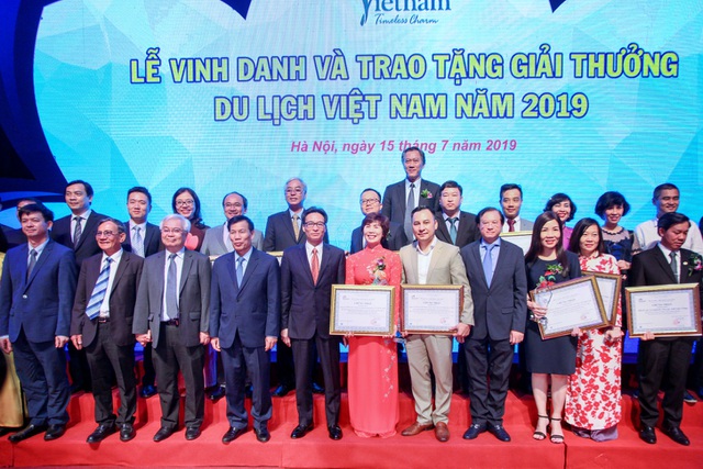 Hanotours nhận cú đúp danh hiệu doanh nghiệp du lịch hàng đầu Việt Nam - 1