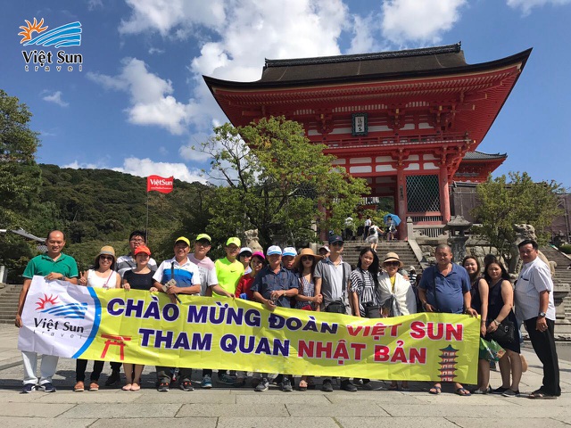 Asakusa Kannon, ngôi chùa linh thiêng bậc nhất Tokyo - Ảnh: Viet Sun Travel