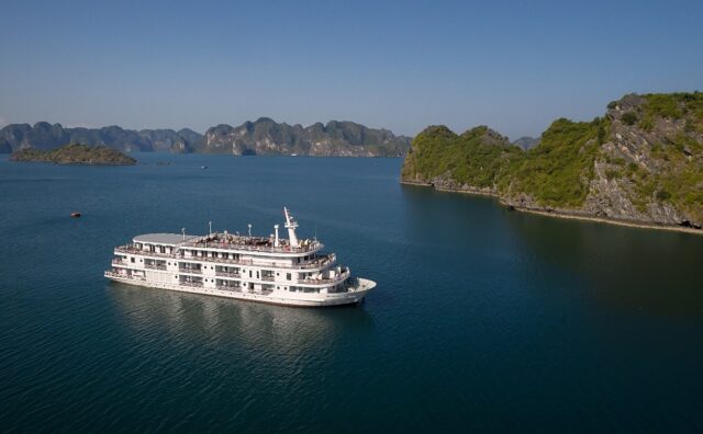 Bữa tối thượng hạng giữa Vịnh Hạ Long – cuộc hội ngộ của giới thượng lưu