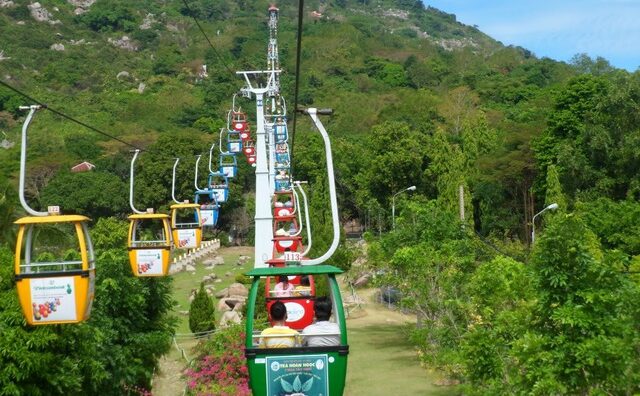 Săn vé máy bay giá rẻ đi Đà Lạt